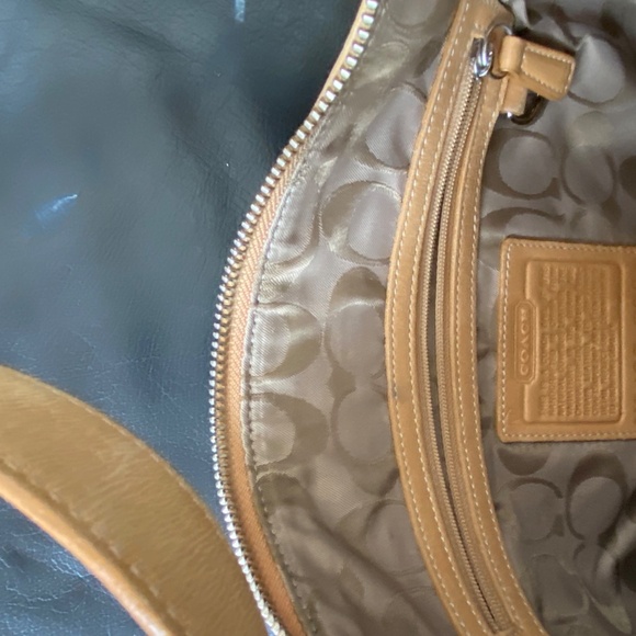 Coach Legacy Leather Shoulder Bag Style 9326 – British Tan – Classic Zip Hobo - Picture 8 of 10